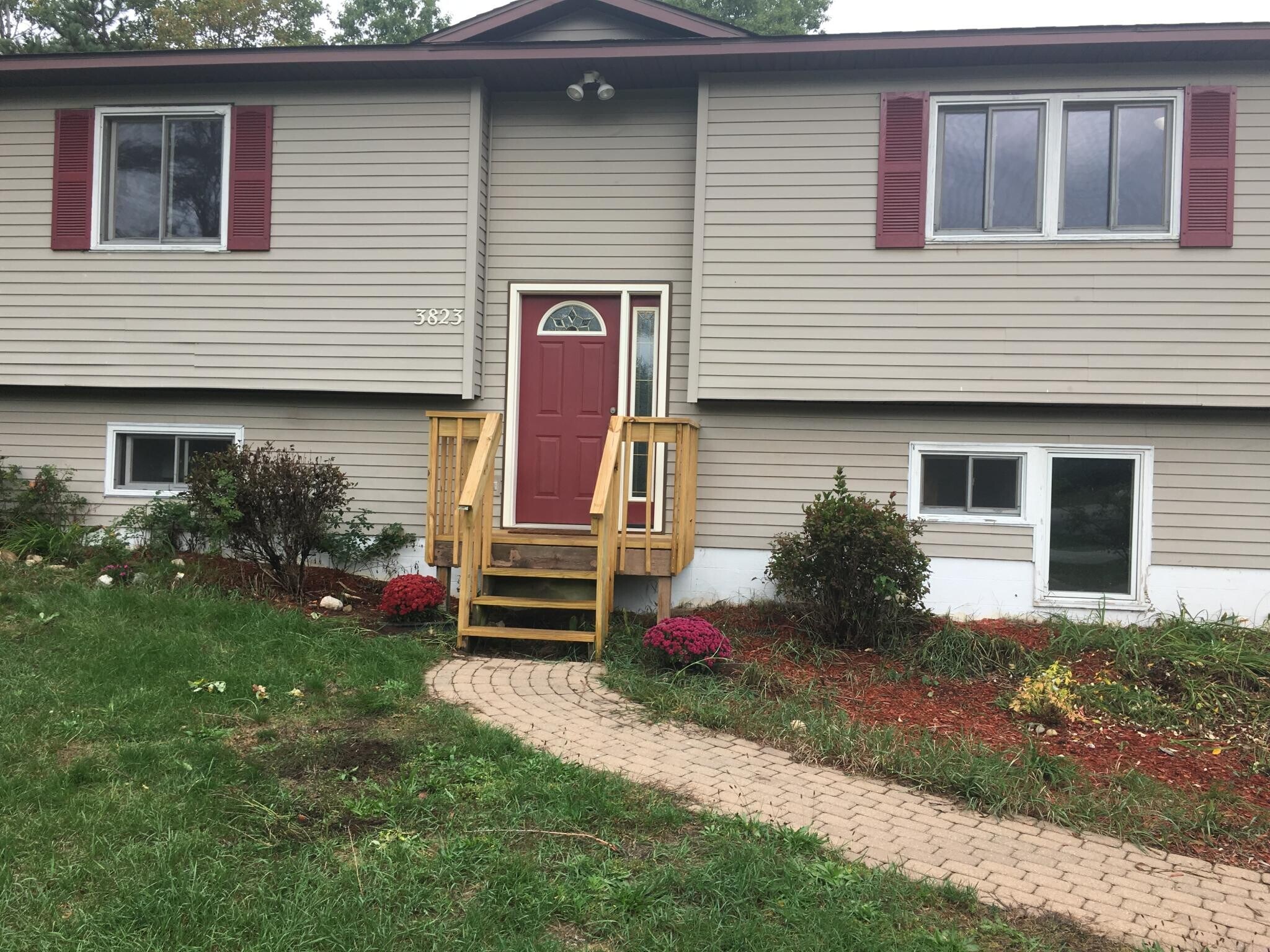 Front entrance: keypad - 3823 Leeside Ln