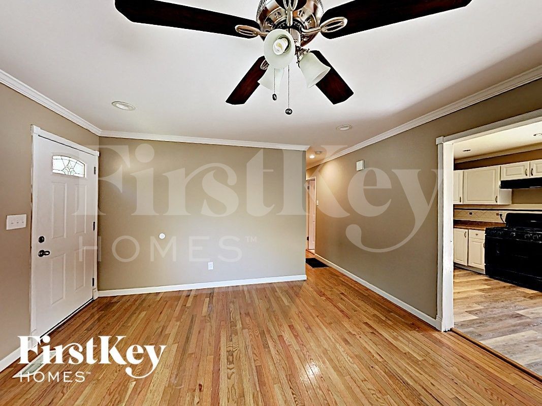 Building Photo - 1365 Carmona Dr