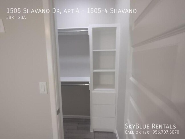 Building Photo - 1505 Shavano Dr