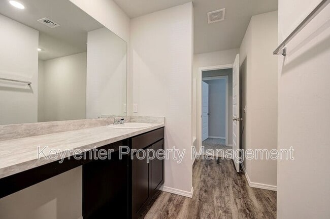 Building Photo - 504 Old Hickory Ln