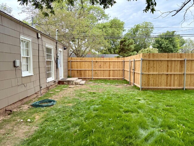 Building Photo - Tech Terrace Dream!