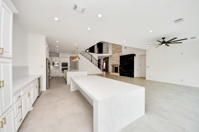 Building Photo - 23514 Bellina Dr