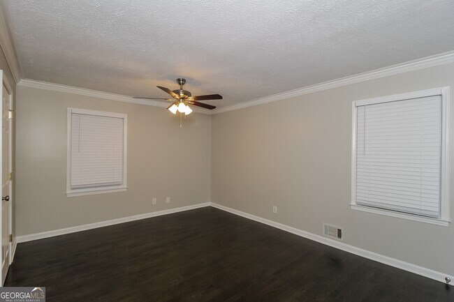 Building Photo - 715 Jett Rd