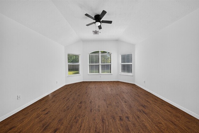 Building Photo - 8519 Babbling Brook Ct