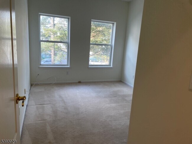 Building Photo - 710 Brittany Dr