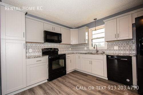 Building Photo - 2116 E 144th St