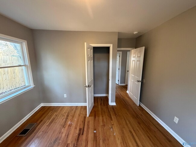 Building Photo - 1903 Enolam Blvd SE