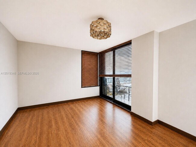 Building Photo - 520 Brickell Key Dr