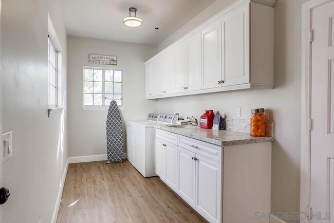 Building Photo - 1696 Gil Way