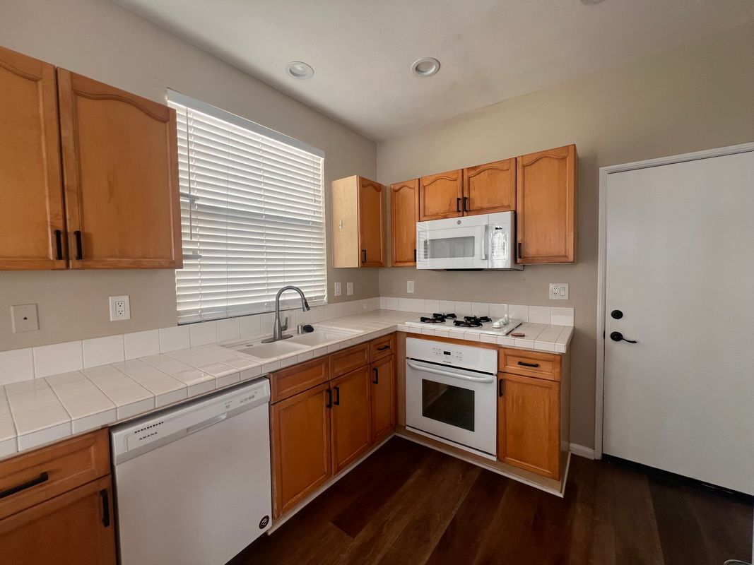 Building Photo - 27934 Crown Ct Cir