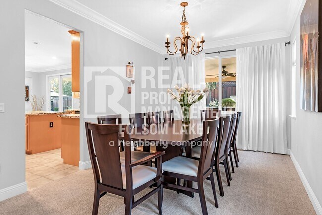 Building Photo - 5bd 3ba home in desirable Carmichael neighborhood