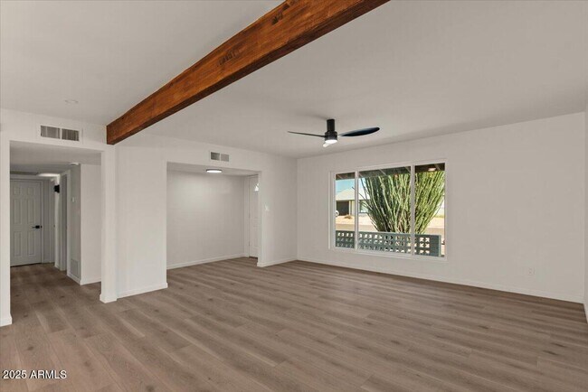 Building Photo - 8617 E Palm Ln