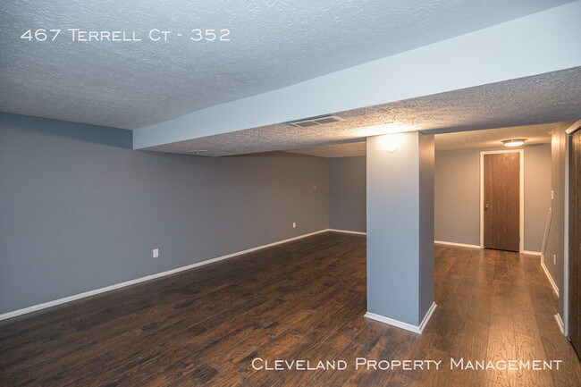Building Photo - 2 Bedroom Richmond Hts Condo