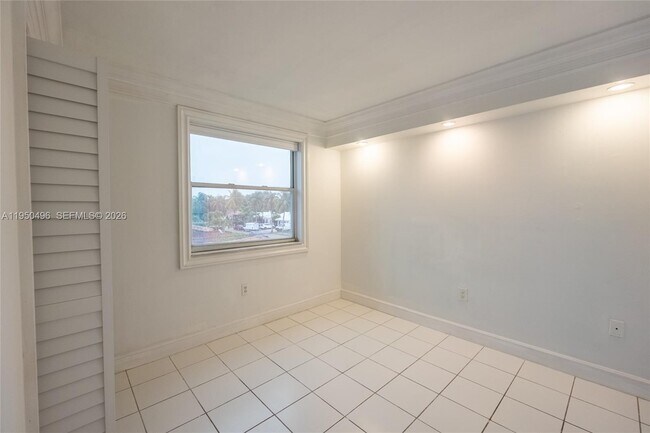 Building Photo - 2575 SW 27th Ave