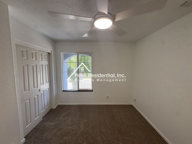 Building Photo - Great 4 Bd/2.5Ba Duplex with 1 Car Garage!