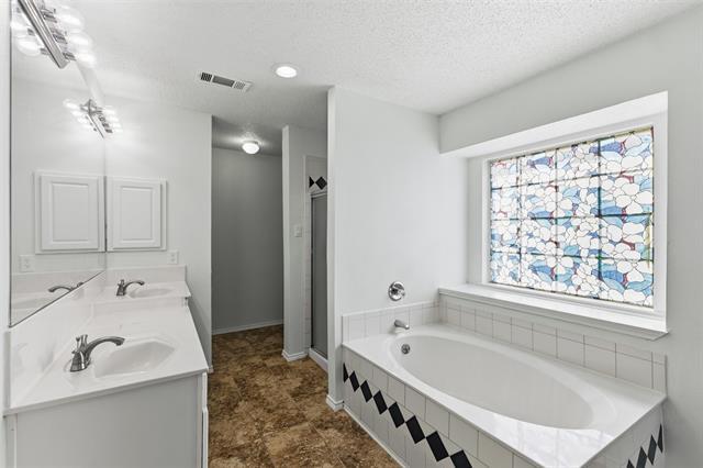 Building Photo - 1124 Breezewood Dr