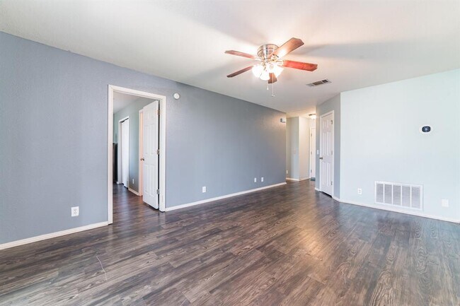 Building Photo - 3005 Tyler Ln