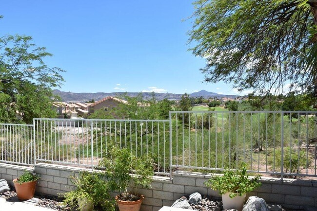 Building Photo - Gorgeous 4 bedroom single story home with ...