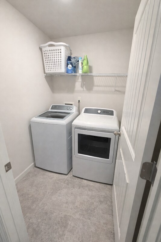 Building Photo - 5559 Wintergreen Dr