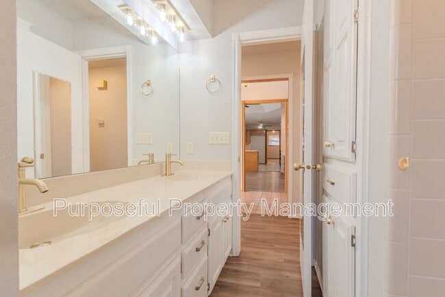 Building Photo - 1401 Harding Ave