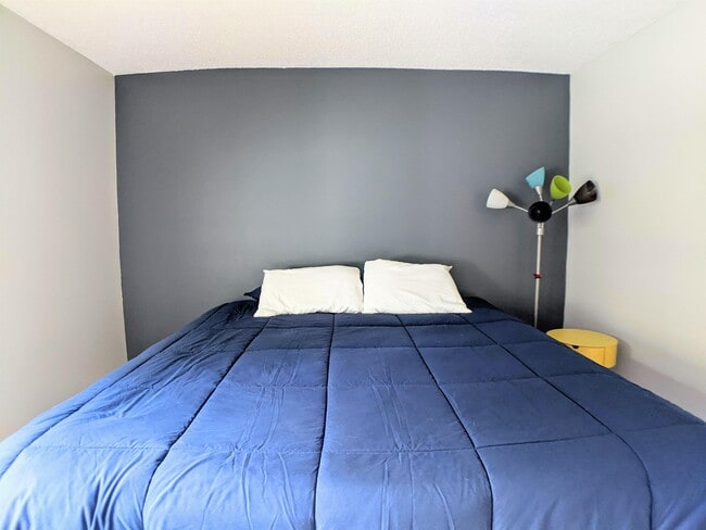 Building Photo - 107 Treetop Cir