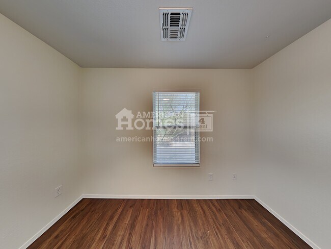 Building Photo - 668 W Paseo Celestial