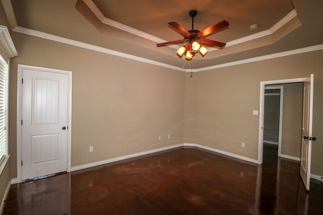 Building Photo - 4 Bedroom Single Family Home:  Move in Special: