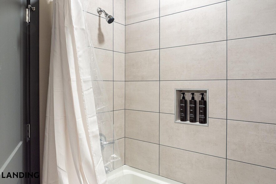 Building Photo - 415 E 2nd St S