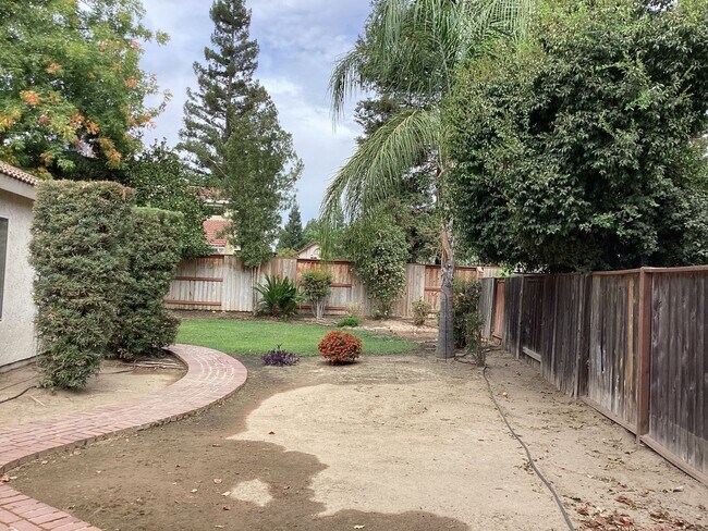 Building Photo - 9615 N Buttonwood Ct