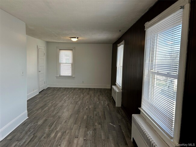 Building Photo - 84 Orange Ave