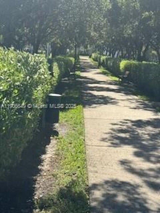 Building Photo - 1140 Lidflower St