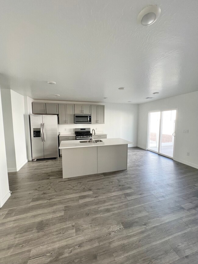 Building Photo - 308 2025