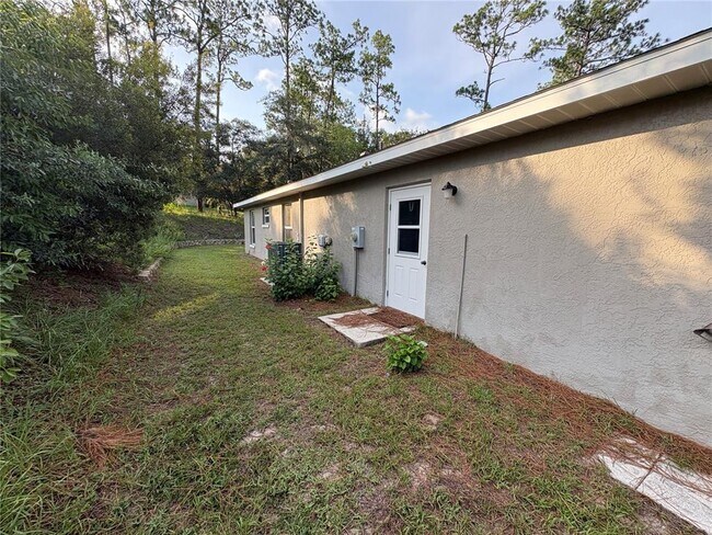 Building Photo - 9832 SW 196th Avenue Rd