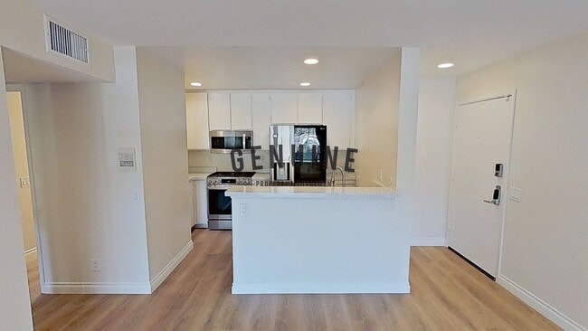 Building Photo - $500 off 1st Month ! 1 Bedroom ~ Live in t...