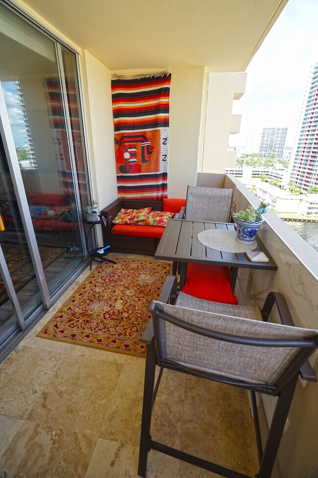 Building Photo - 1833 S Ocean Dr