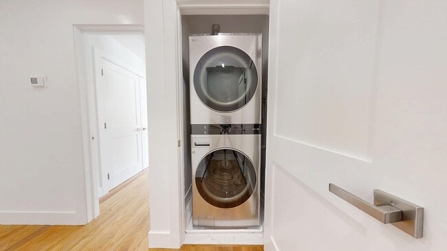 Building Photo - 73A Trowbridge St