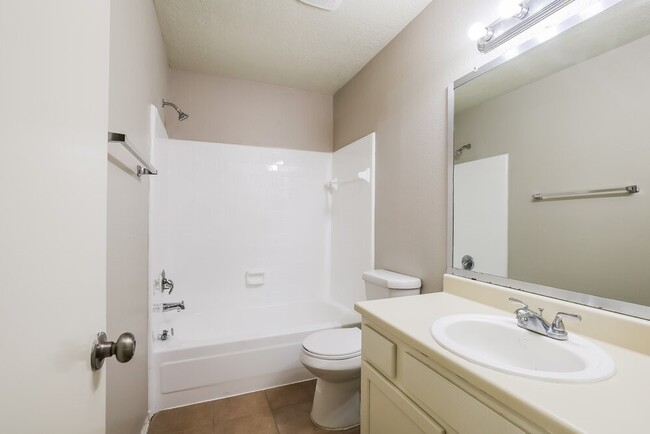 Building Photo - 8215 Eastern Bluebird Dr