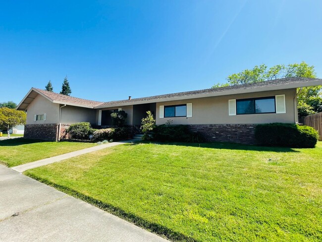 Primary Photo - 3724 Hillcrest Ln