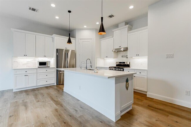 Building Photo - 7810 Kenton St