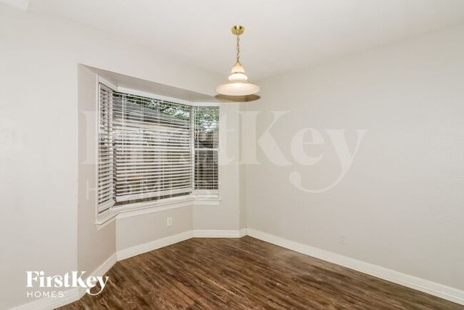 Building Photo - 15631 Cascade Point Dr