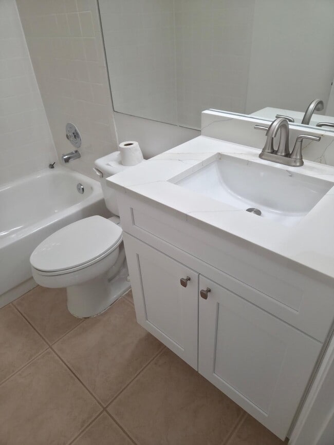 Building Photo - 3372 Perimeter Dr