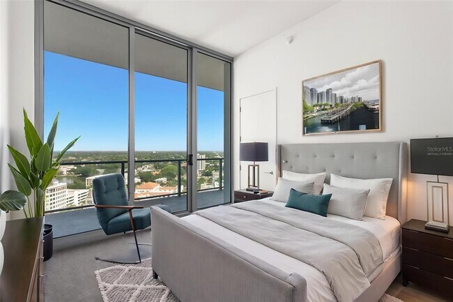 Building Photo - 400 Central Ave