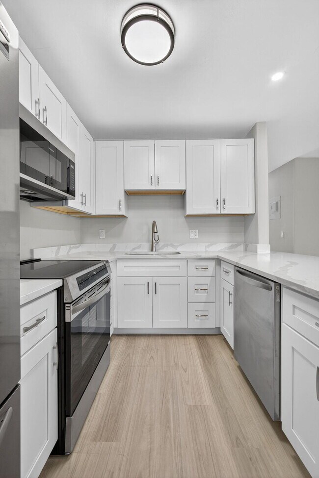 Building Photo - 42 Easthampton B