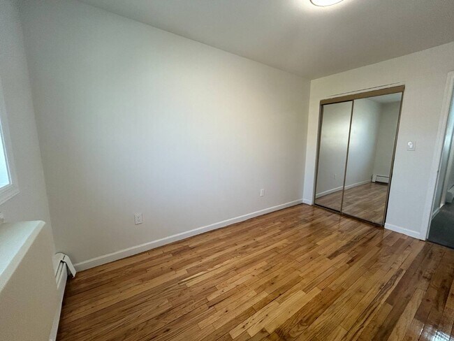 Building Photo - 1902 Barnes Ave