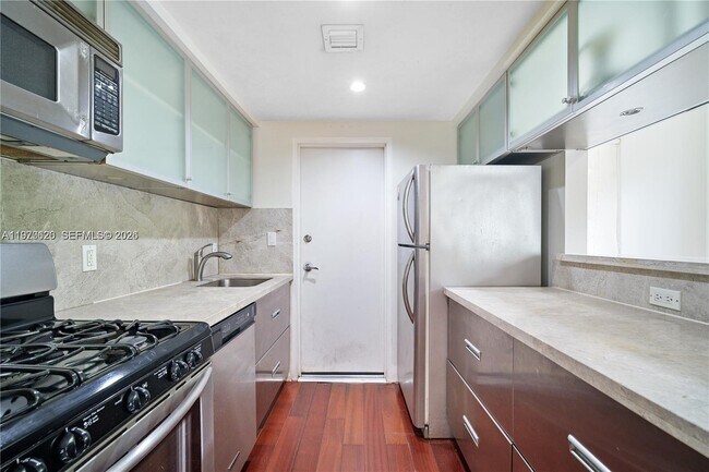 Building Photo - 731 6th St