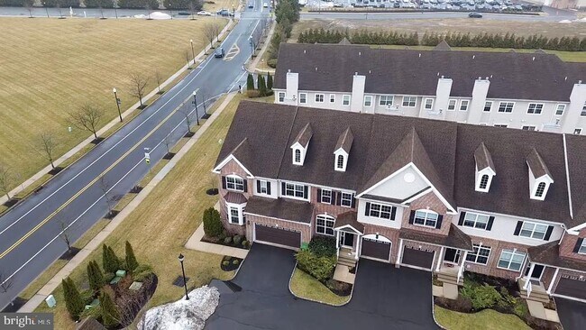 Building Photo - 1802 Yearling Ct