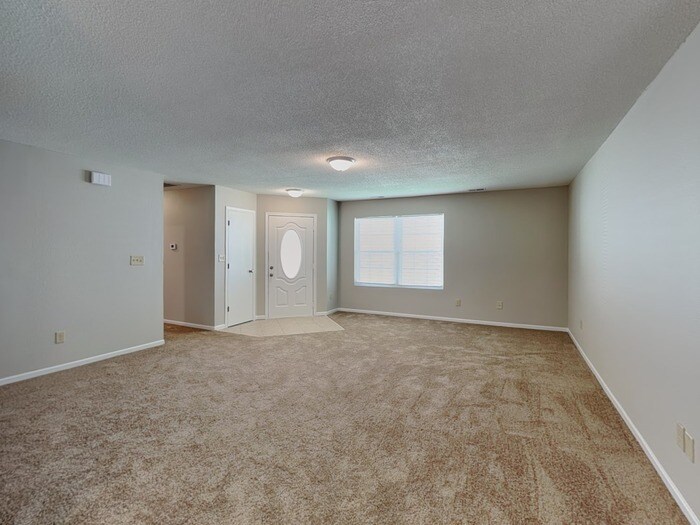 Building Photo - 4440 Riverbrook Ln