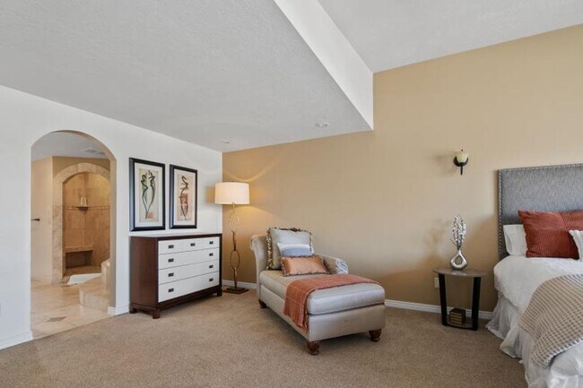 Building Photo - Fully Furnished Mid-Century Modern home wi...