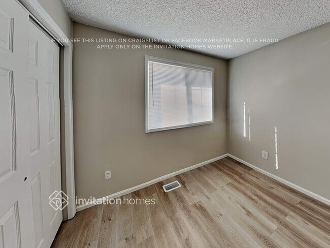 Building Photo - 1425 E 97th Pl