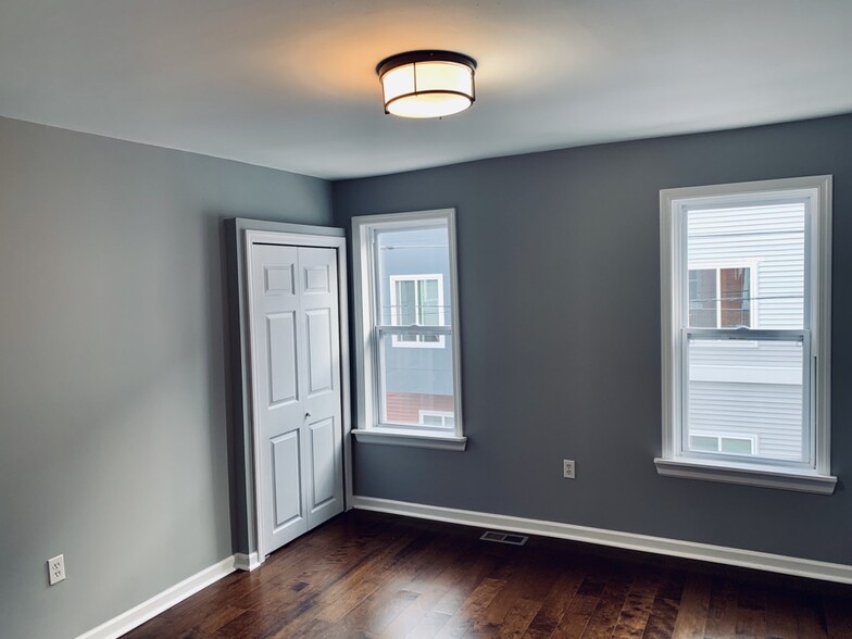 Building Photo - 521 Cantrell St